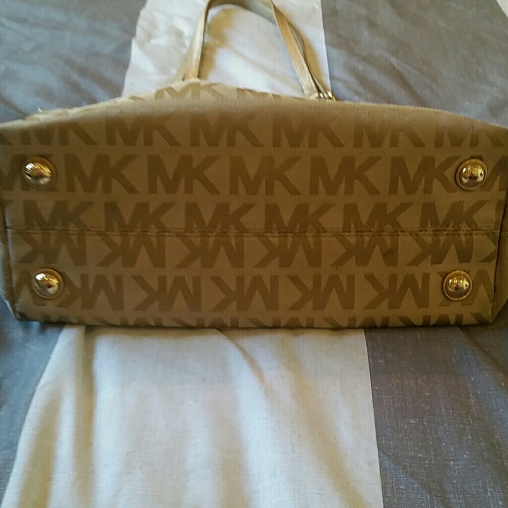 Gold Michael Kors Initial zip up tote - Picture 3 of 6